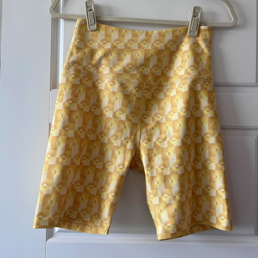 Beyond Yoga Shorts 5" - L - Yellow Suns